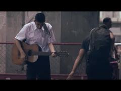 Colegii râdeau de muzica lui. Când au aflat de ce face asta au rămas fără cuvinte