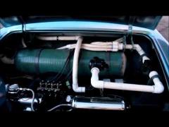 Au transformat maşina într-o piscină pe roţi