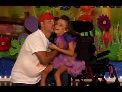 SFÂŞIETOR! Dansul unui tată cu fiica lui imabilizată a impresionat până la lacrimi