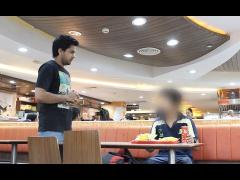 "Mi-e foame. Poţi să-mi dai ceva de mâncare?" Experimentul care schimbă felul în care vezi oamenii