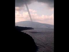 VIDEO! O tornadă URIAŞĂ a fost filmată pe coasta Mării Negre