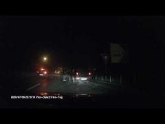 (VIDEO) Accident spectaculos pe DN1, filmat de maşina din spate. Parapetul le-a salvat viaţa!