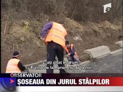 Soseaua din jurul stalpilor