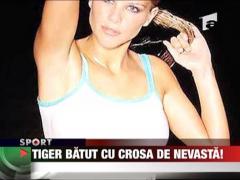 Tiger batut cu crosa de nevasta