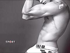 Ronaldo a pozat in Armani!