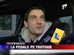 La pedale pe trotuar
