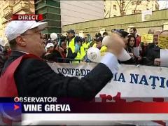 200.000 de angajati care urmeaza sa fie dati afara ameninta ca vor iesi in strada