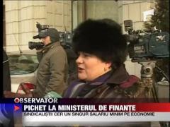 Sindicalistii au pichetat sediul Ministerului de Finante