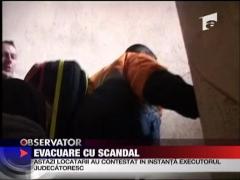 Evacuare cu scandal la Arad