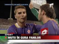 Mutu in gura fanilor