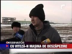 Un autocar a intrat in plin intr-o masina de deszapezire