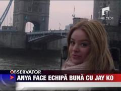 Anya face echipa buna cu Jay Ko