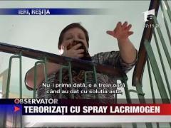 Terorizati cu spray lacrimogen