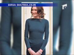 Carla Bruni a uitat de sutien