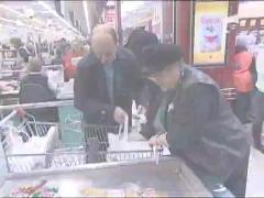 Basescu, din nou la cumparaturi