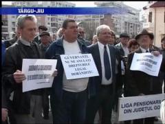 Pensionarii in strada