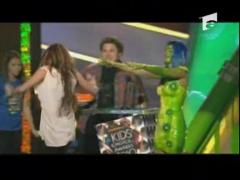 Katy Perry, manjita cu mazga verde