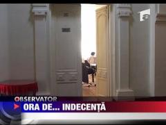 Ora de indecenta! Isi pipaia elevii! - UPDATE