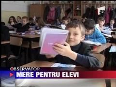 Corn, lapte si mar in scolii