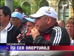 Functionari publici isi cer drepturile