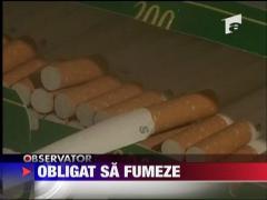 Obligat sa fumeze