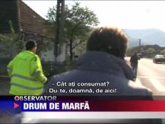 Un TIR plin cu alimente, bautura si cosmetice s-a rasturnat in Maramures