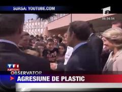 Sarkozy a fost lovit cu un pet