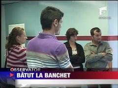 Elev batut la banchet
