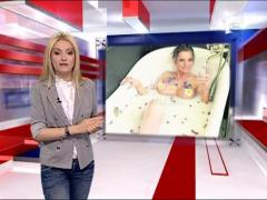 Blonda lui Iri a pozata intr-o cada plina cu lapte