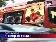 Pericolul din cer! Fulgerul i-a aruncat in Dambovita!