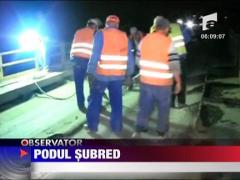 Drum blocat! Era sa cada cu podul!