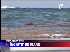 Tanar inghitit de mare