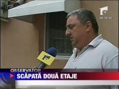 Fetita cazuta de la etajul doi