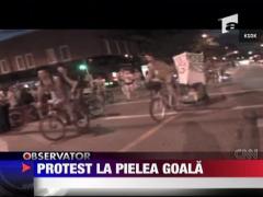 Protest in pielea goala pe biciclete