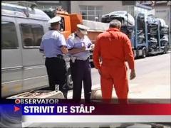 Strivit de stalp pe trecerea de pietoni