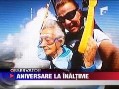 A sarit cu parapanta la.. 90 de ani!