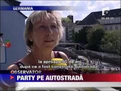 Petrecere pe o autostrada din Germania