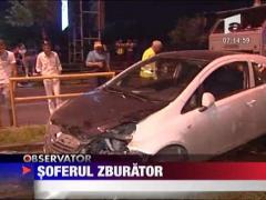 A zburat cu masina direct pe linia de tramvai!