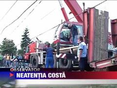 S-a trezit cu un camion infipt in zidul casei