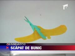 Copil scapat de bunic de la etaj