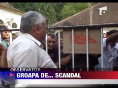 Groapa de... scandal