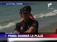 Prima Doamna la plaja