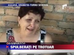 Spulberati pe trotuar