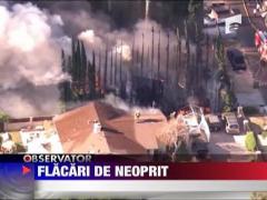 Incediu de proportii intr-un cartier rezidential din LA