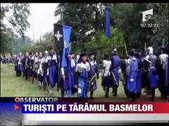 Turisti pe taramul basmelor