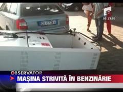 Masina strivita in benzinarie!