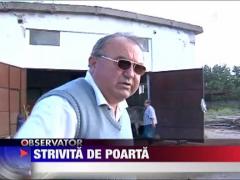A murit strivita de o poarta