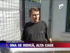 Una se ridica, alta cade