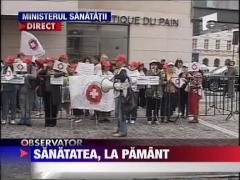 Sindicalistii federatiei "Sanitas" picheteaza sediul Ministerului Sanatatii