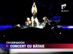 Lady GaGa si-a oprit concertul din cauza unei batai